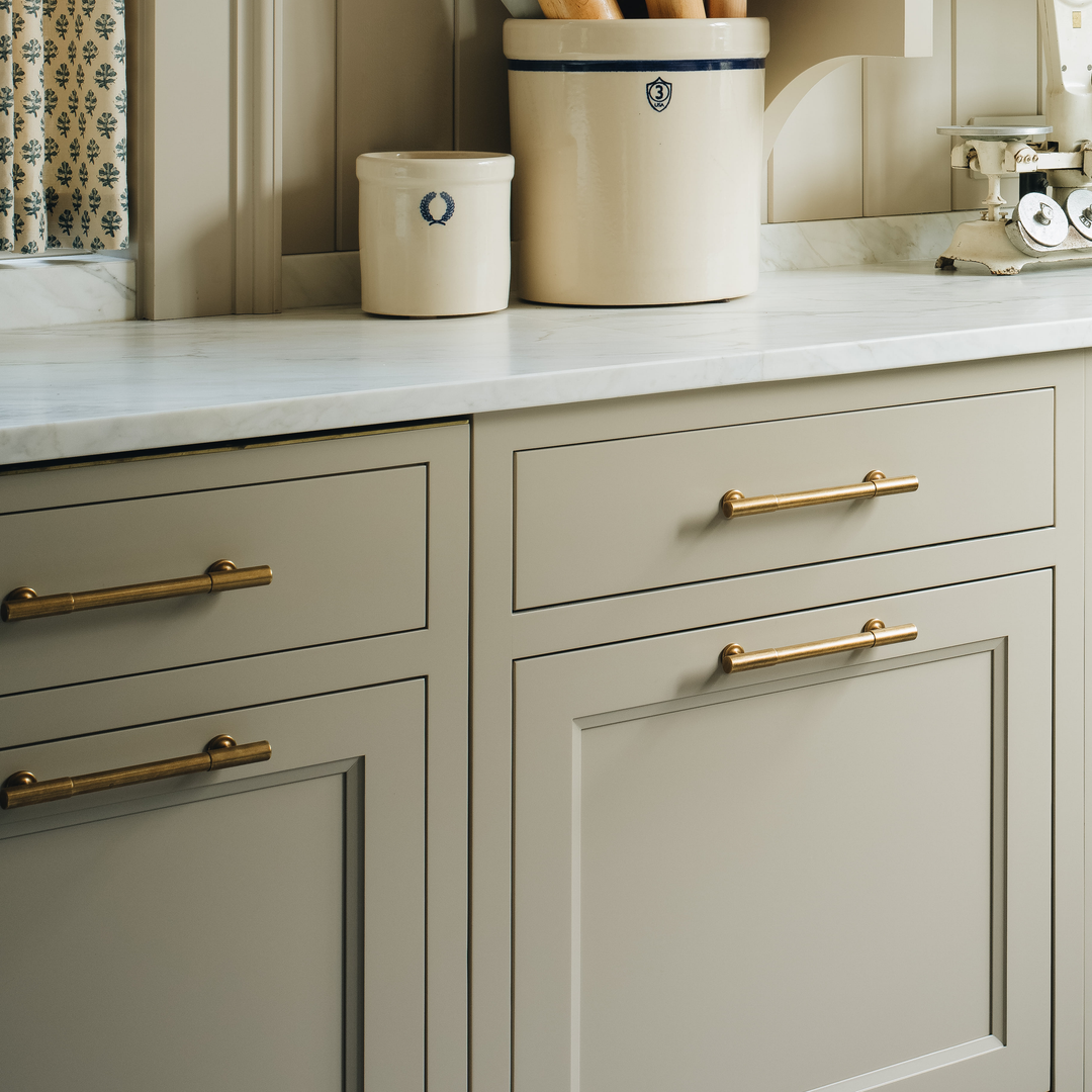 CABINET HANDLE